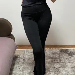 Bershka zvonaste helanke