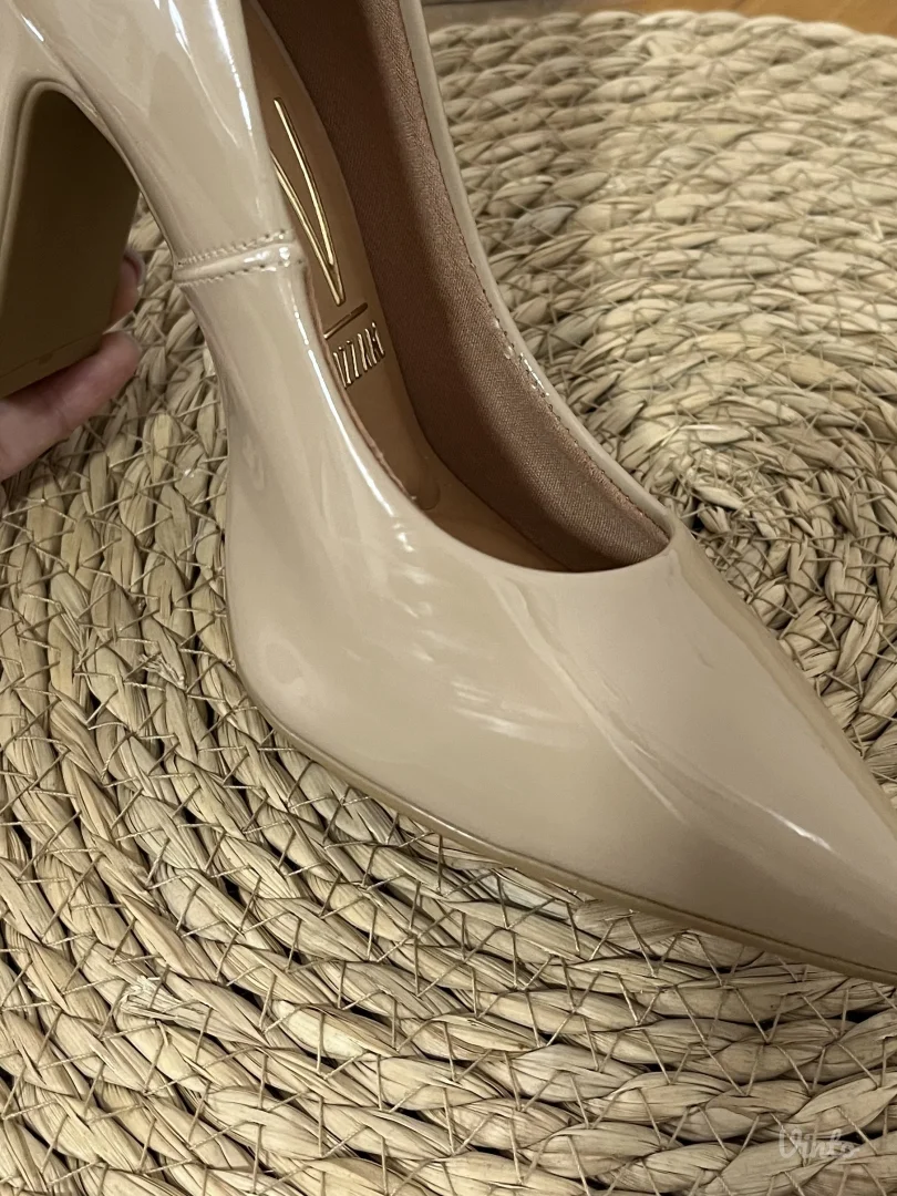 Vizzano lakovane salonke