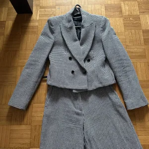 Zara komplet tvid odelo XS/S