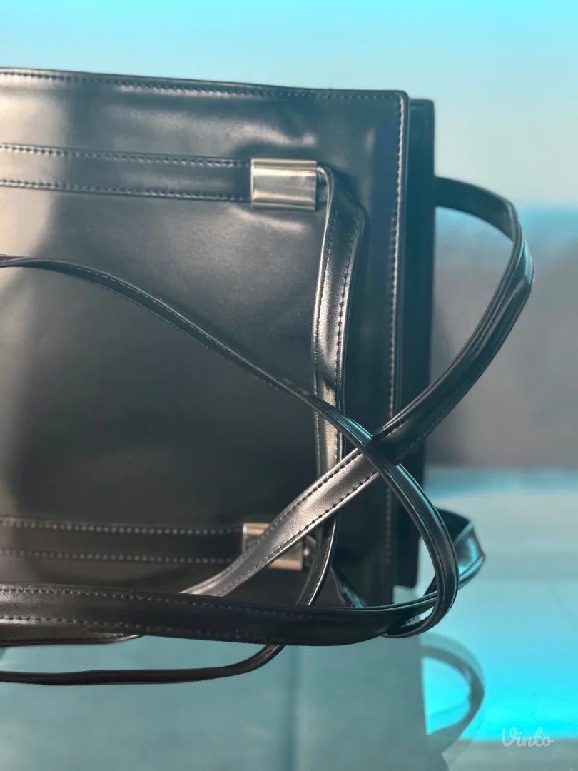 Crna vintage torbica