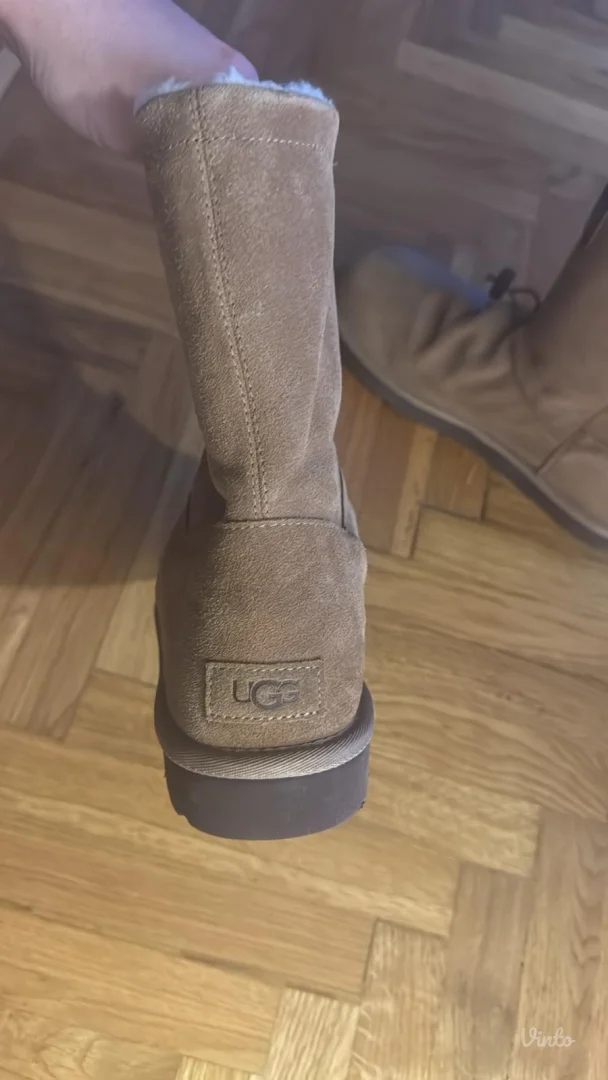 UGG čizme br. 42