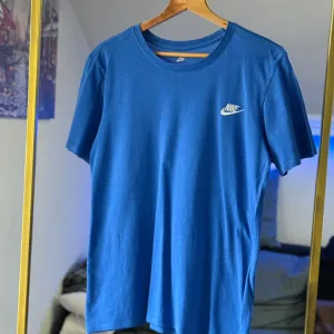 The Nike Tee majica S
