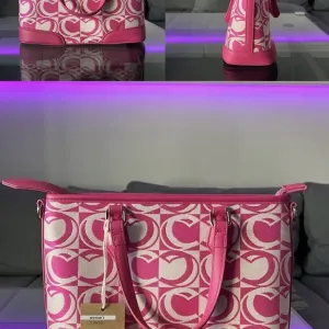 Nova Caprisa torbica sa etiketom