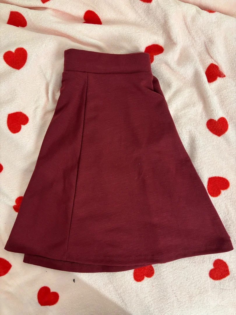 Bordo suknja
