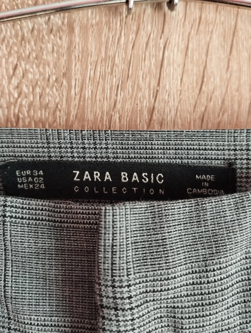 Zara Basic pantalone veličina 34 MEX 24