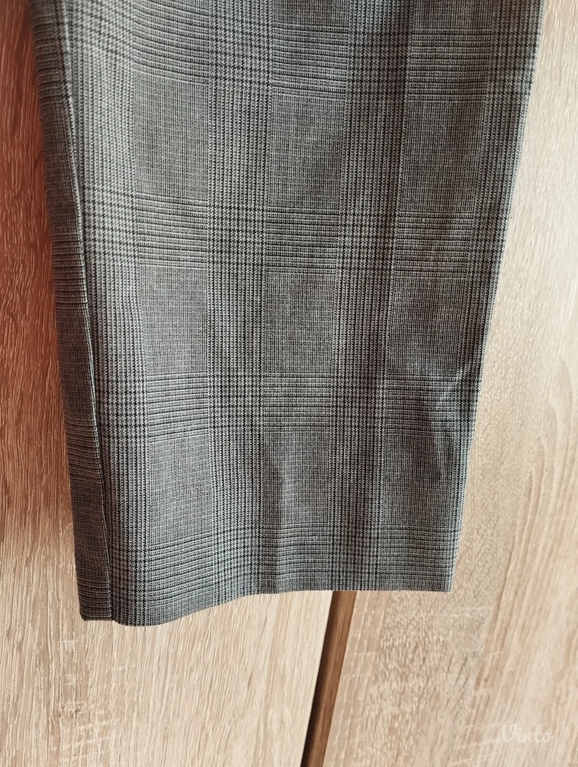 Zara Basic pantalone veličina 34 MEX 24
