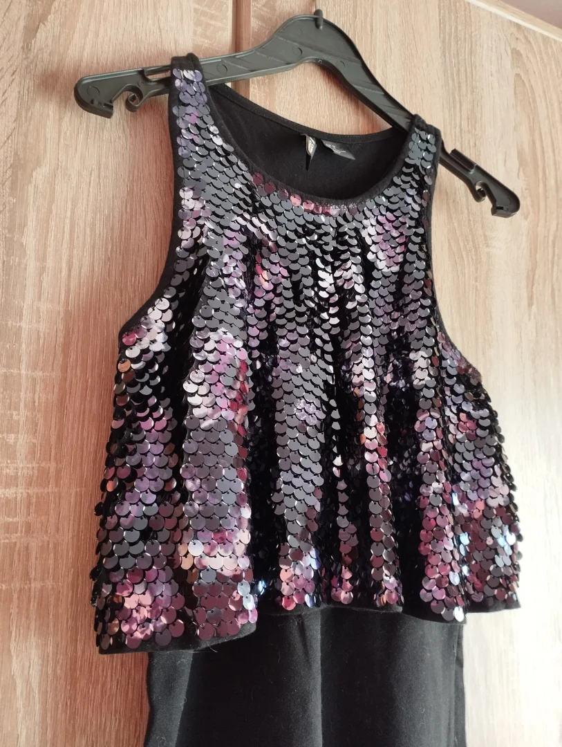 Elegantna H&M Conscious haljina detaljima