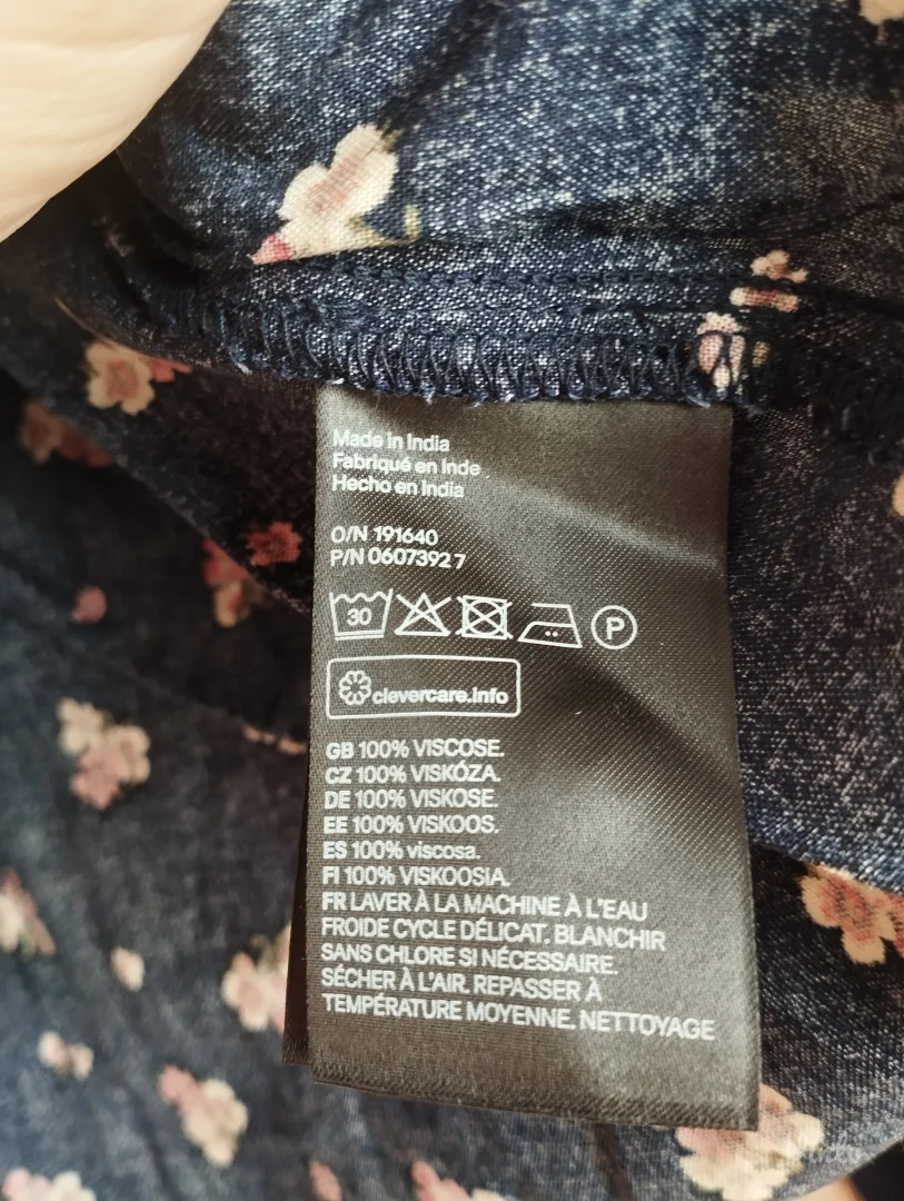 H&M Cvetna Bluza, Ruska Kragna, Nova Bez Etikete