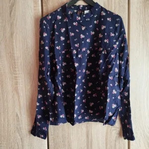 H&M Cvetna Bluza, Ruska Kragna, Nova Bez Etikete