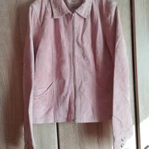 Lafana Femme Line – Elegantna kožna jakna sa cirkonima (Kao nova)