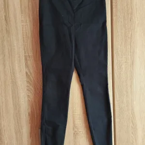 H&M Divided teget elastične pantalone, S M