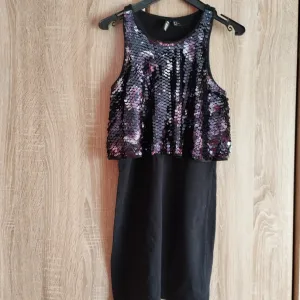 Elegantna H&M Conscious haljina detaljima