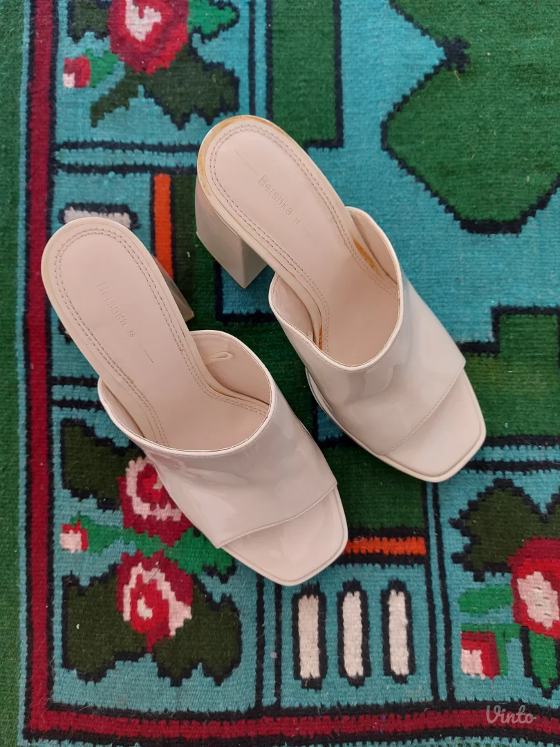 Bershka papuče sa štiklom