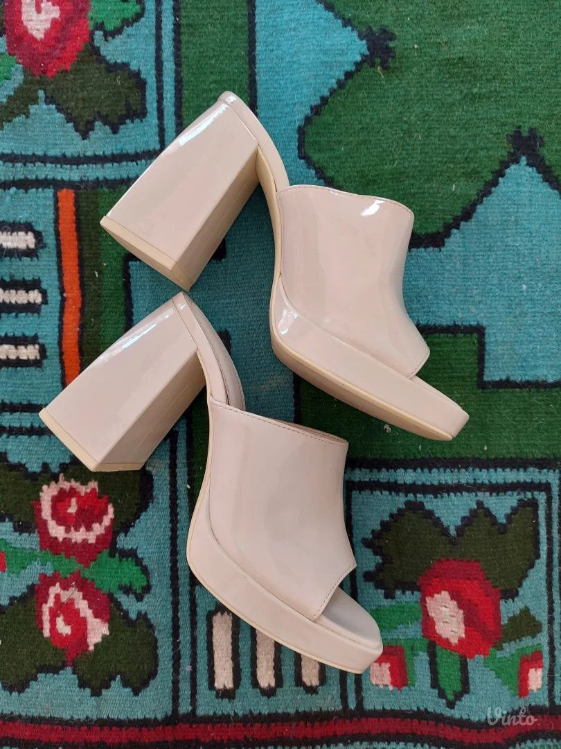 Bershka papuče sa štiklom