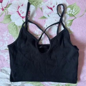 Ženski crni krop top