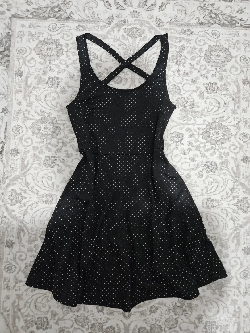 Haljina sa belim tačkicama