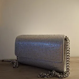 Srebrna torbica sa cirkonima