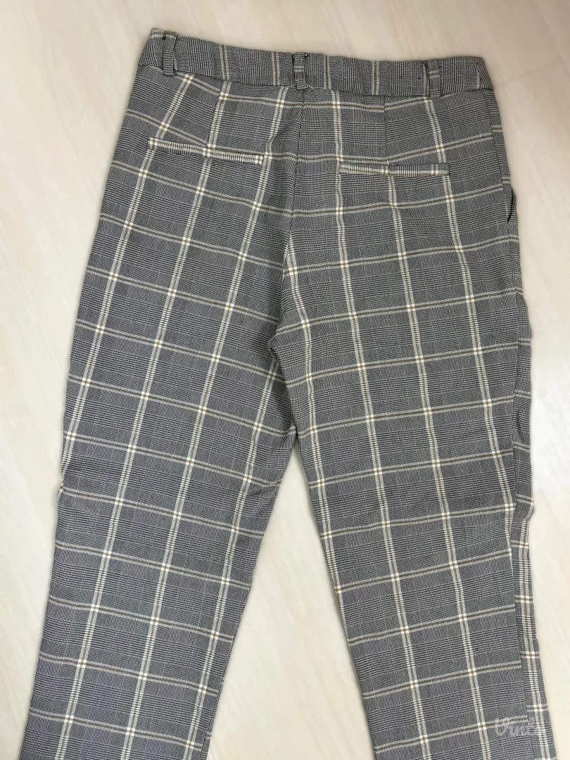 Stradivarius karirane pantalone