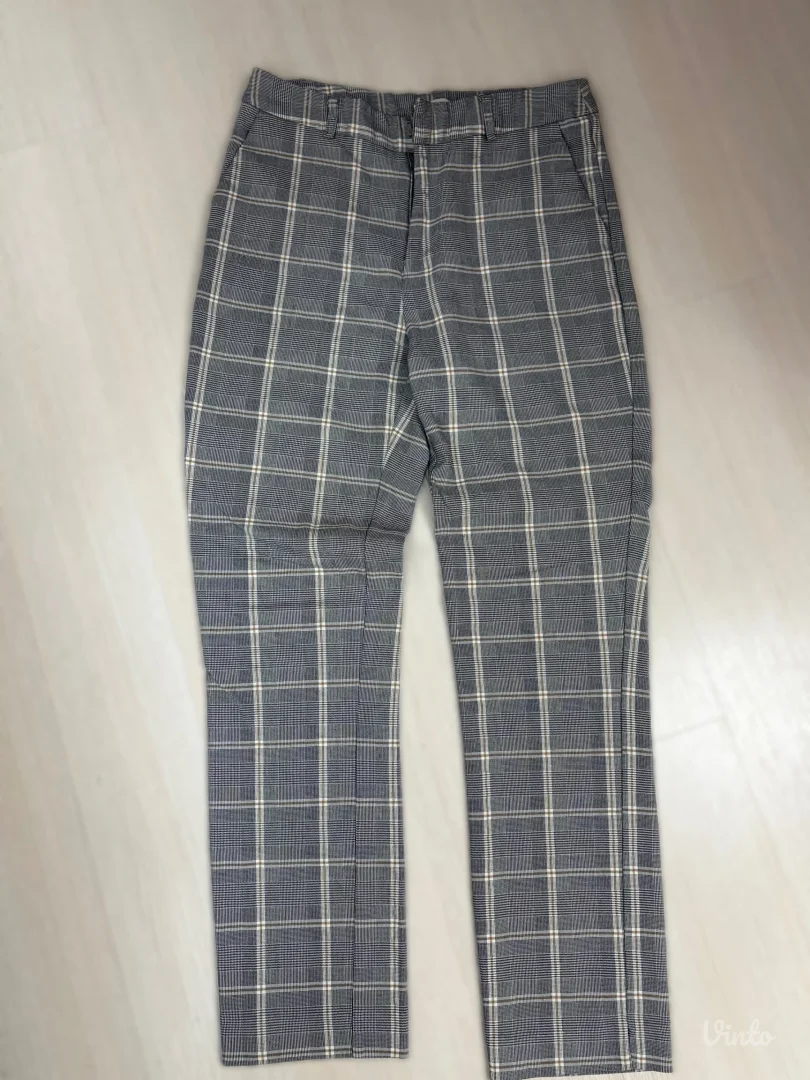 Stradivarius karirane pantalone