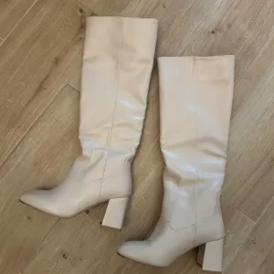Cizme sa debljom stiklom