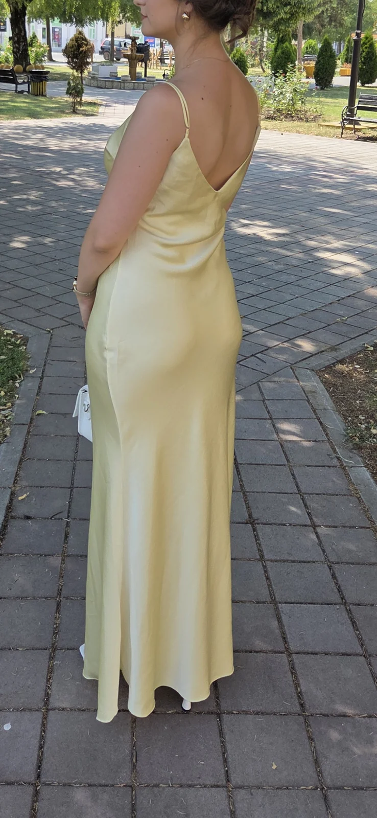 Žuta satenska haljina
