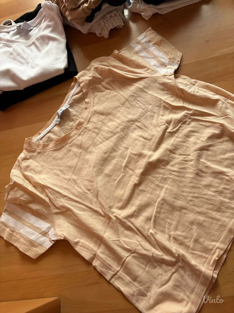 🌸 Crop top majice – komplet od 10 komada! 🌸