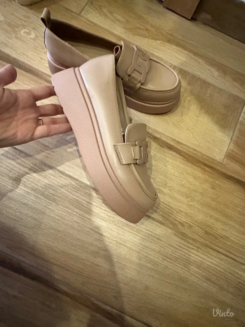 Eskadrile u krem boji