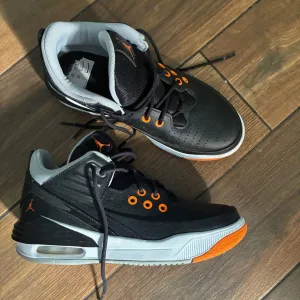 Air Jordan Max Aura 5 Br.38