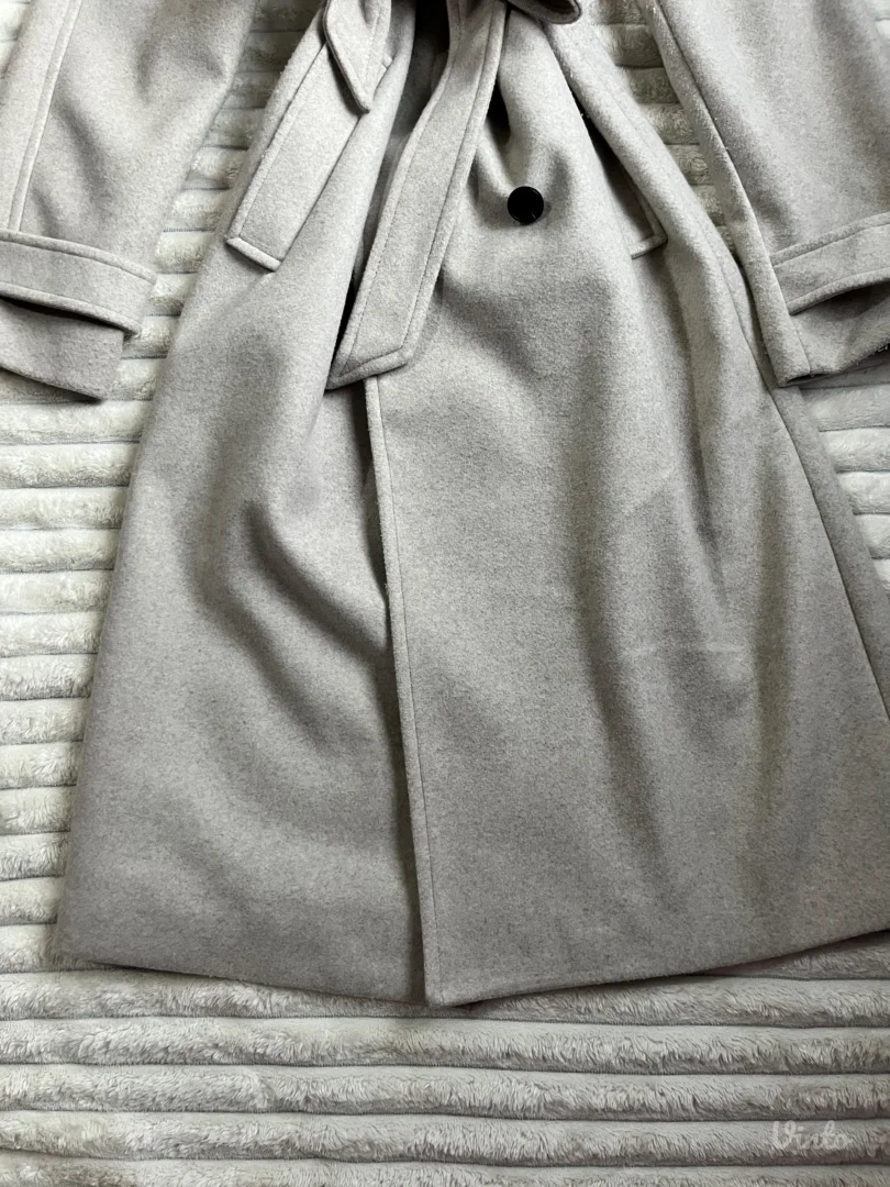 Bershka skroz nov kaput