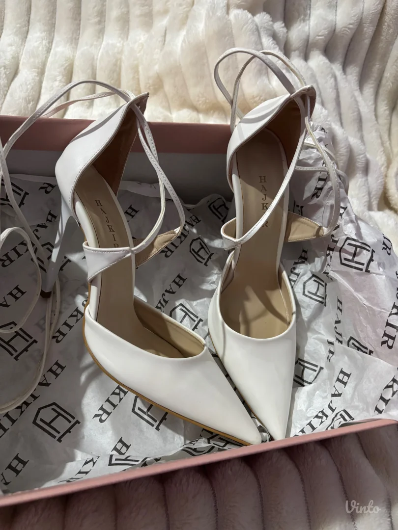 Hajkir bele štiklice na vezivanje