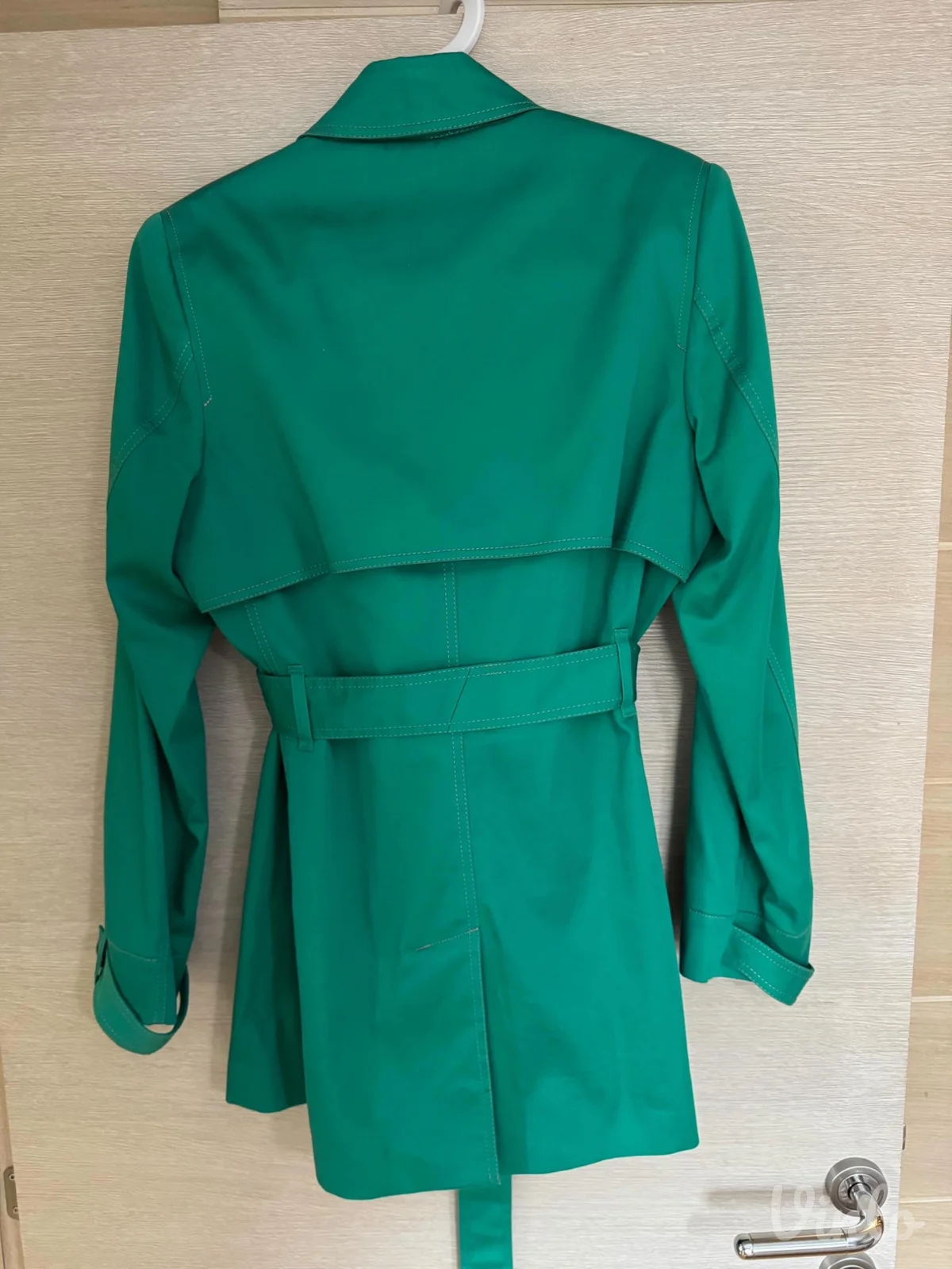 Mona mantil