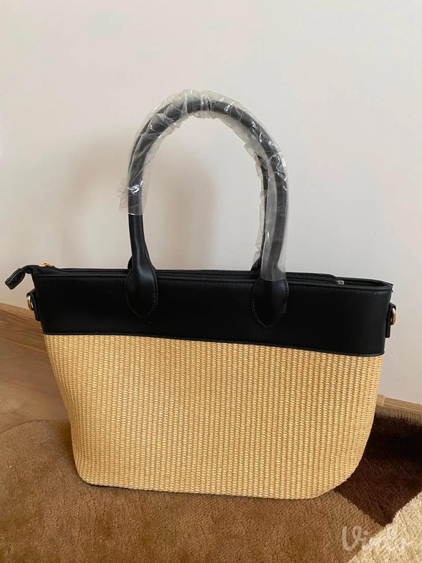 PRADA skroz nova torba