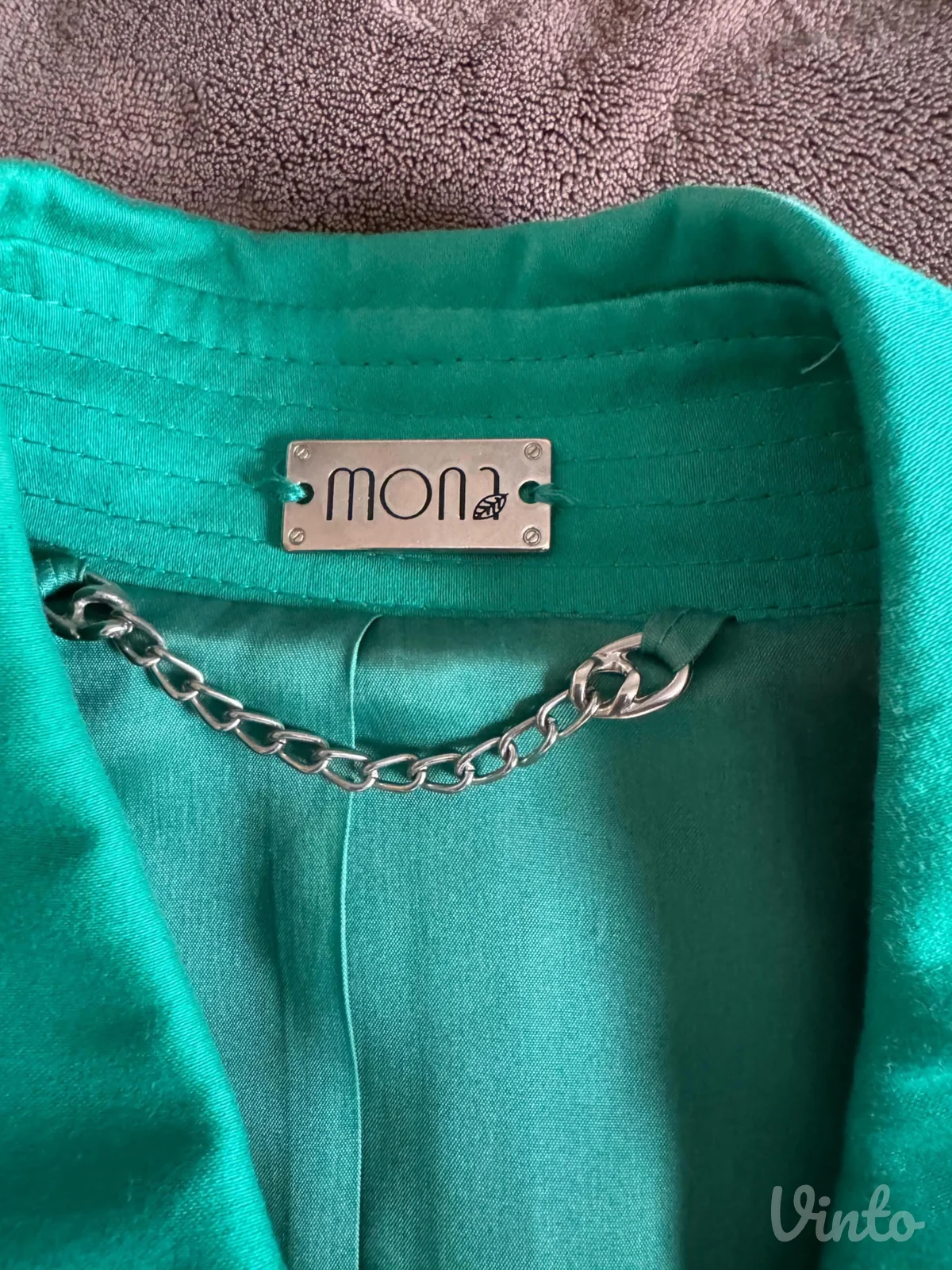 Mona mantil