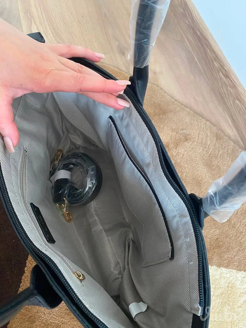 PRADA skroz nova torba
