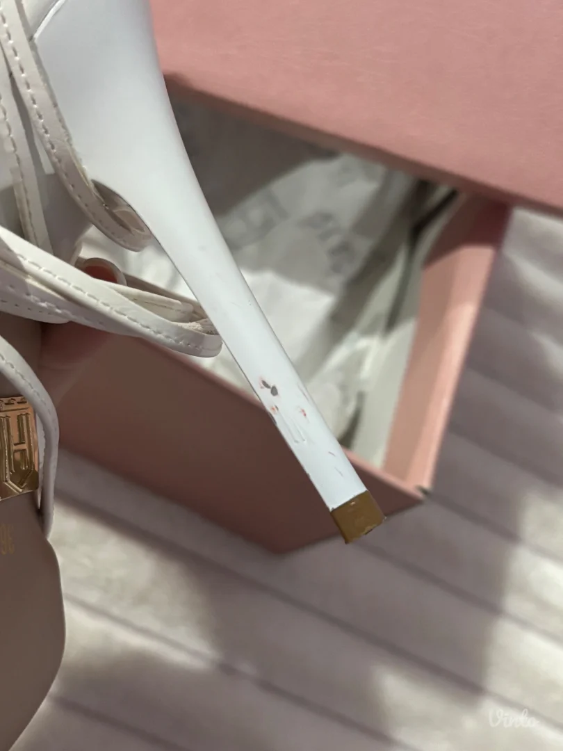 Hajkir bele štiklice na vezivanje