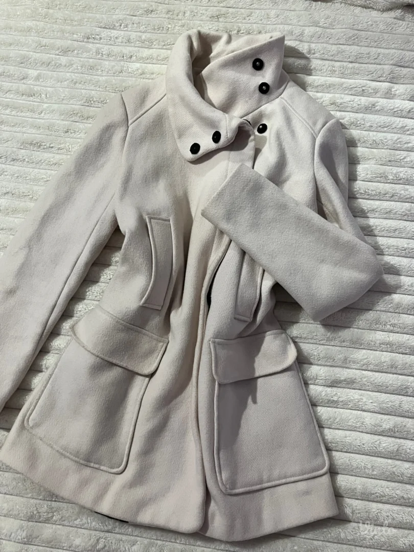 Zara kaputic s kragnicom