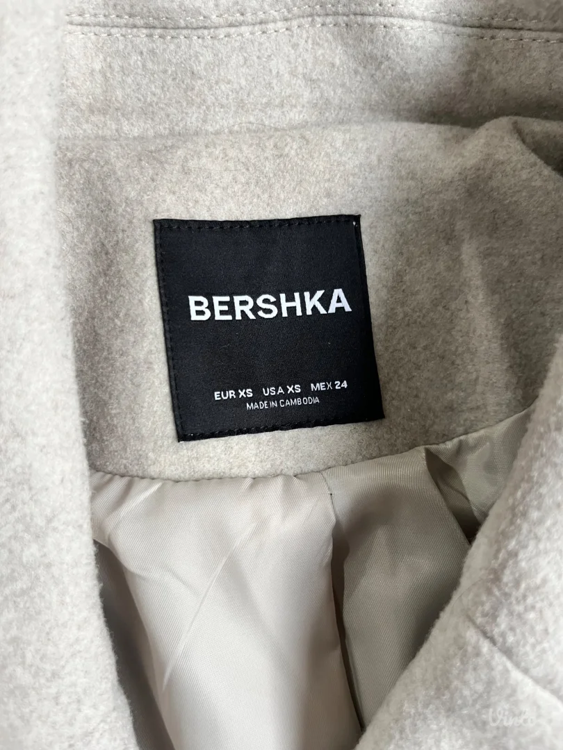 Bershka skroz nov kaput