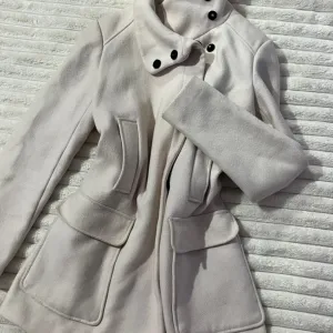 Zara kaputic s kragnicom