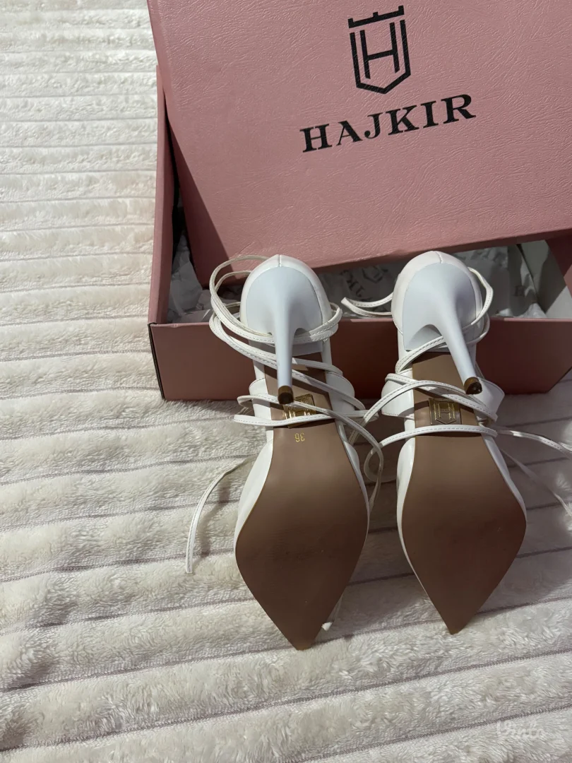 Hajkir bele štiklice na vezivanje