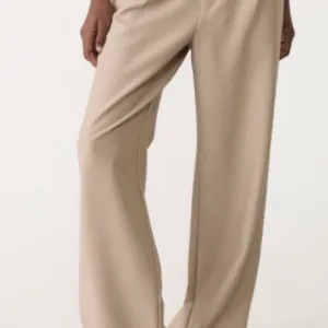 Viralne stradivarius pantalone