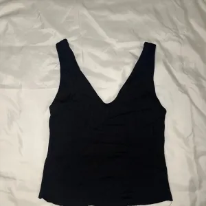 Stradivarius - majica na bretele