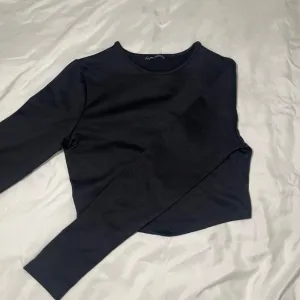 BERSHKA - majica na duge rukave