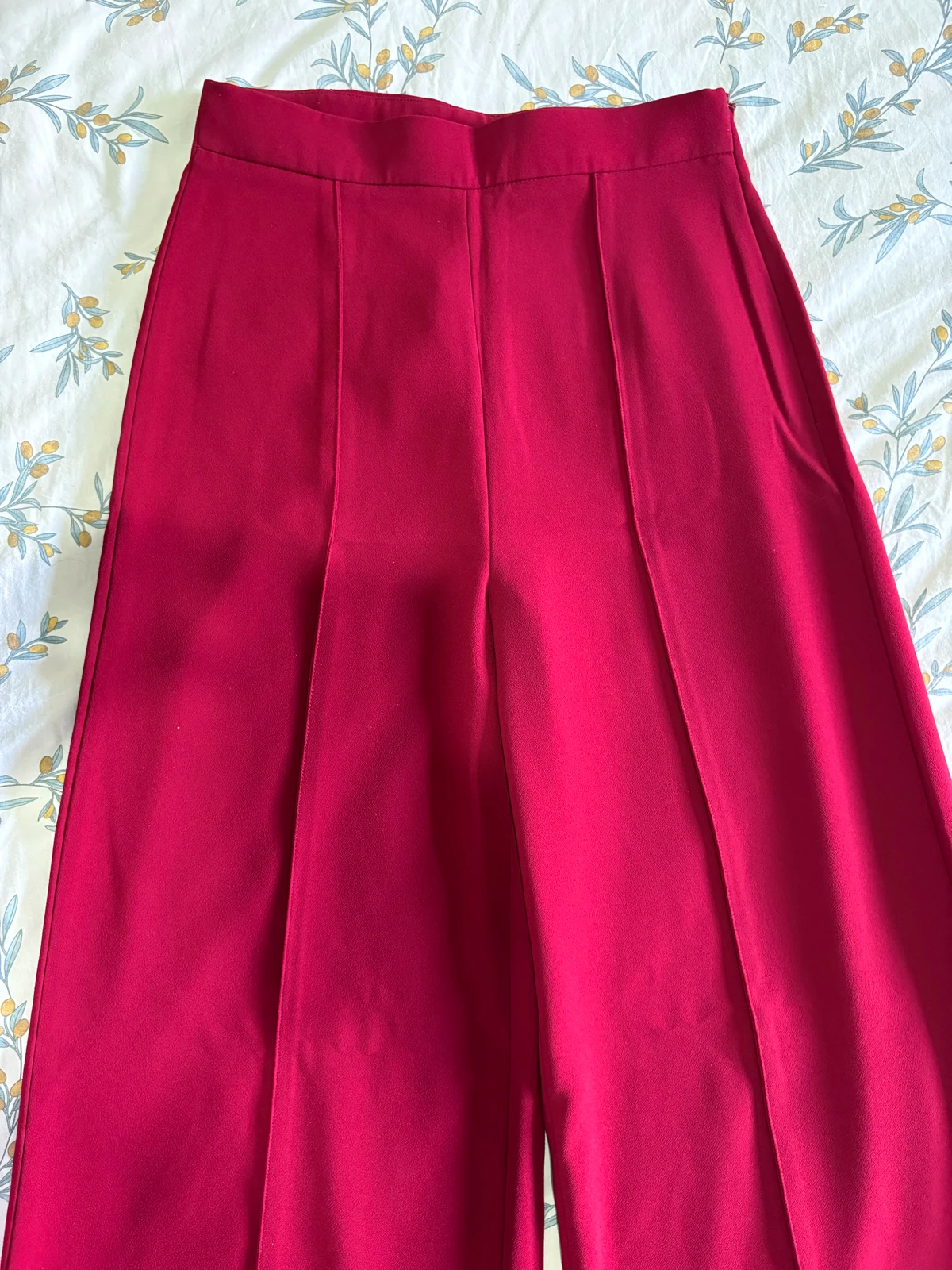 Ženske ZARA pantalone (XS)