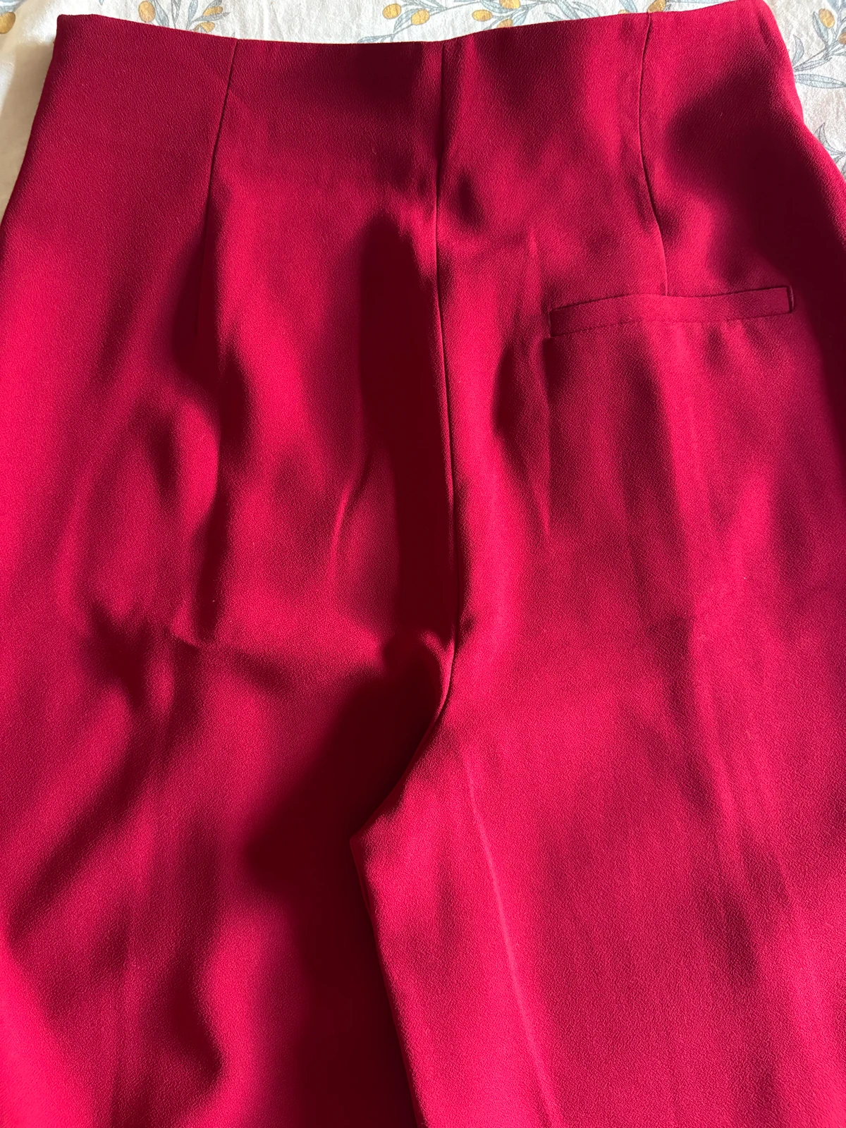 Ženske ZARA pantalone (XS)