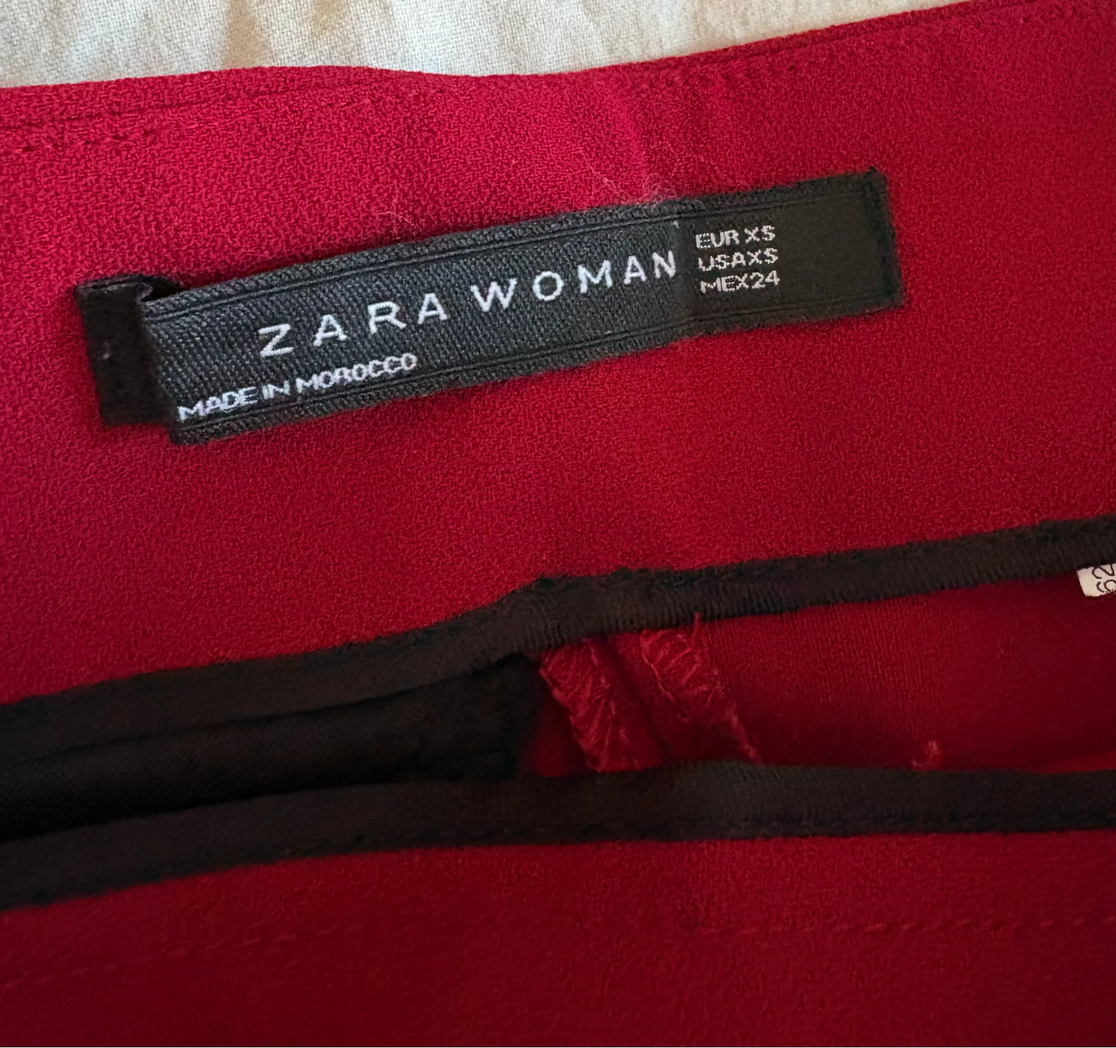 Ženske ZARA pantalone (XS)