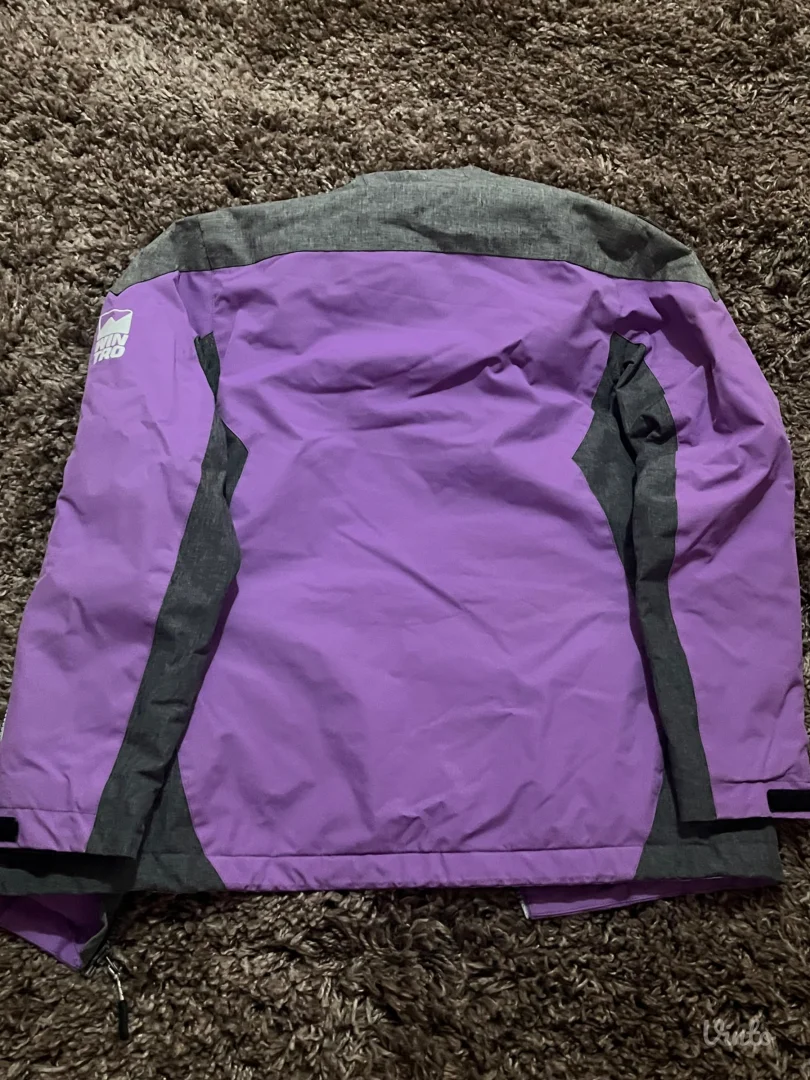 prodajem žensku jaknu marke wintro