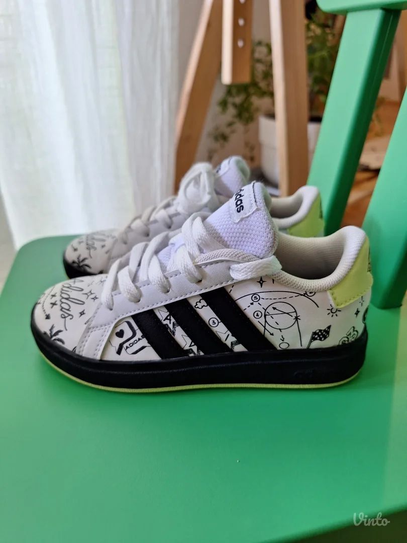 Adidas decije patike, vel. 28, gaziste 18cm
