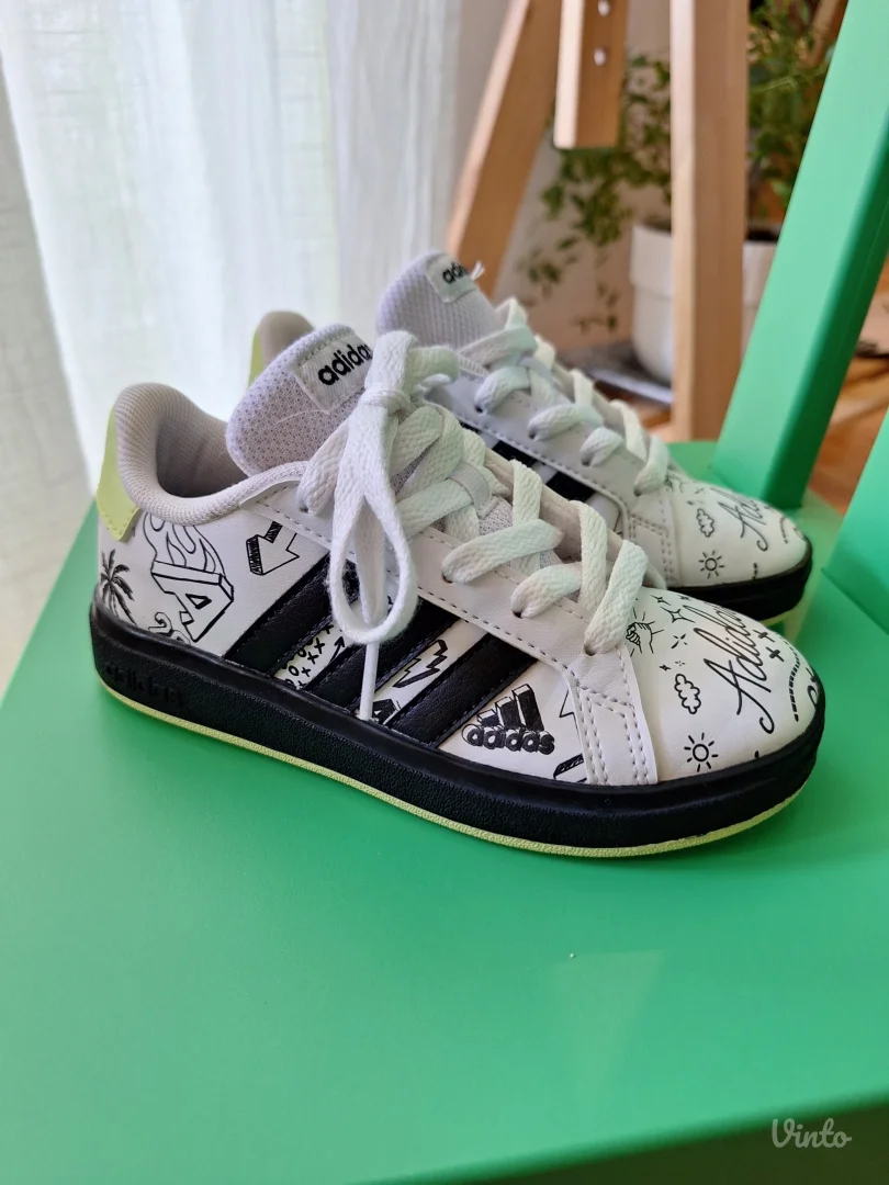 Adidas decije patike, vel. 28, gaziste 18cm