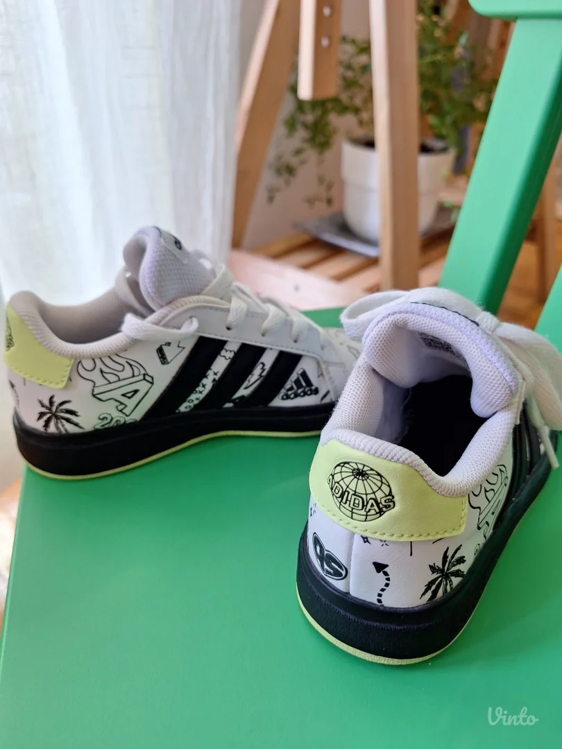 Adidas decije patike, vel. 28, gaziste 18cm