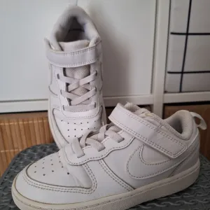 Nike court borough low, vel. 27